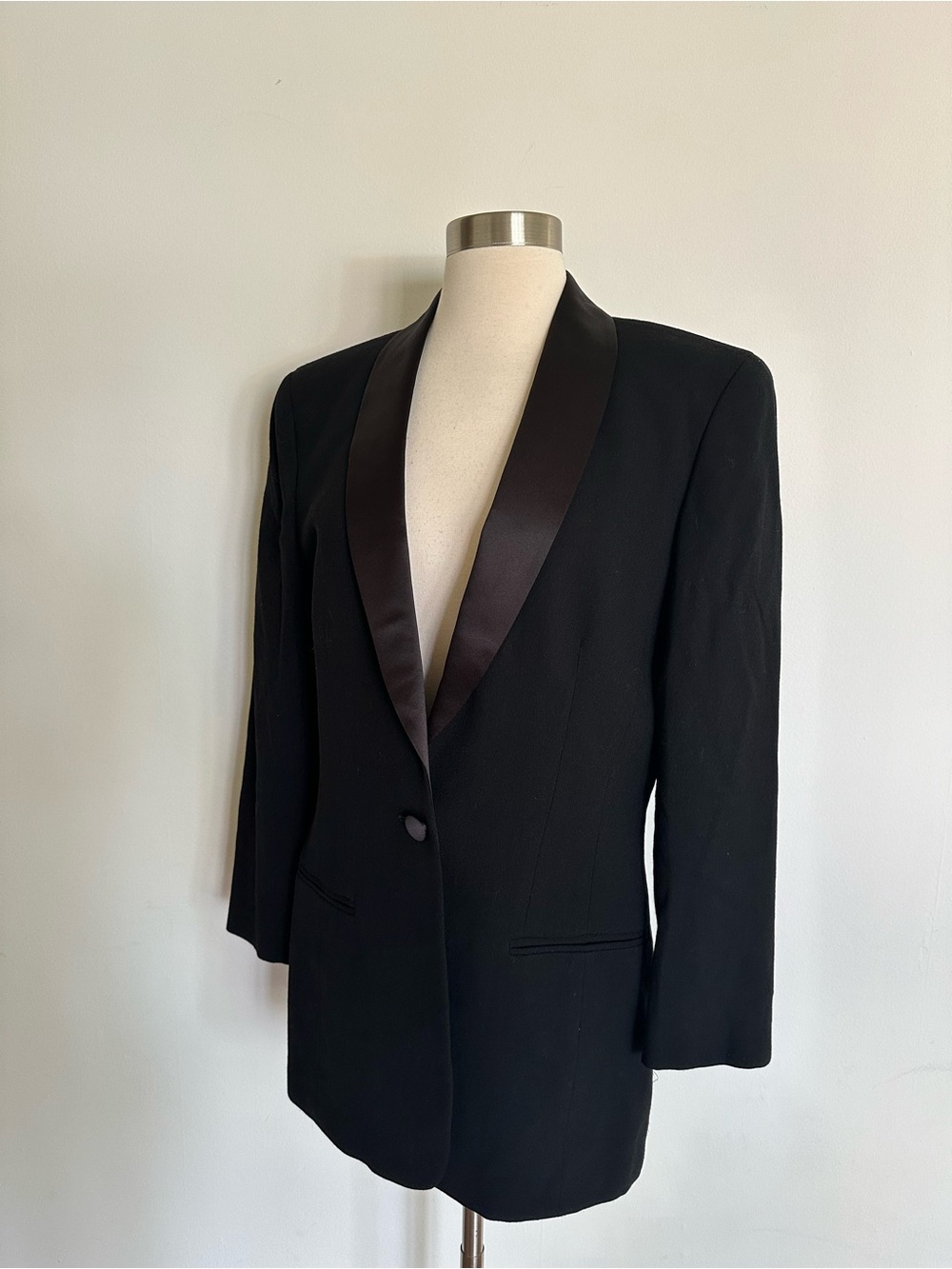 Vintage Liz Claiborne Black Blazer 100% Wool Satin Collar